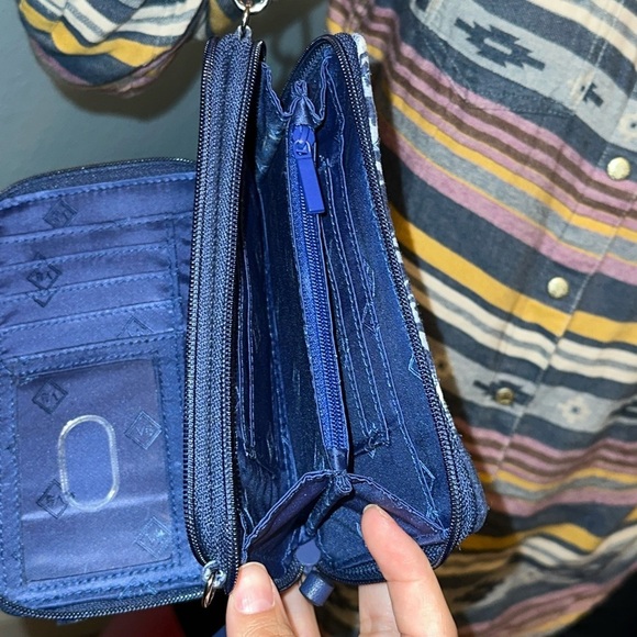 VERA BRADLEY Wallet - Picture 5 of 11